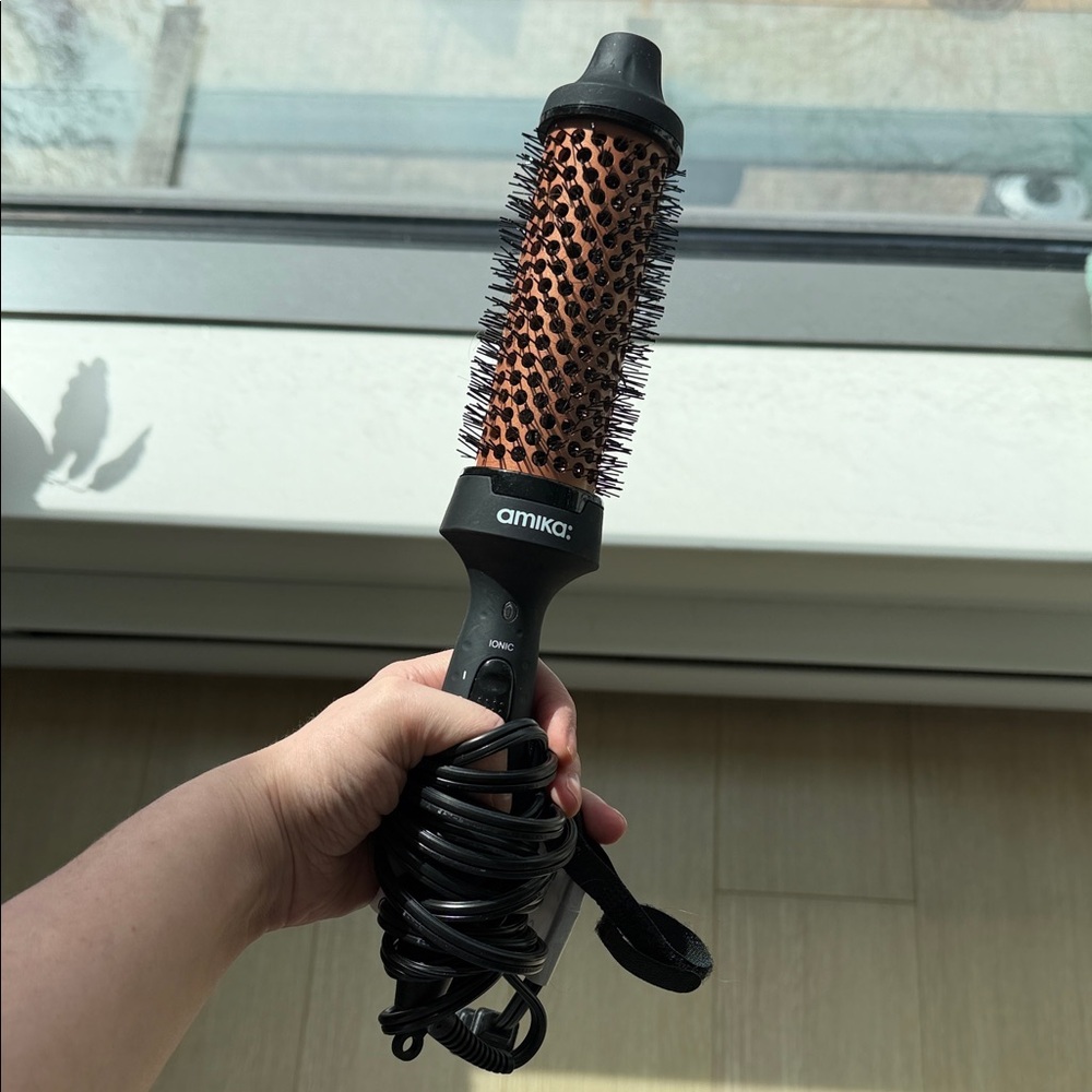 amika blowout babe Round Ceramic Hot Air Brush in Copper and Black